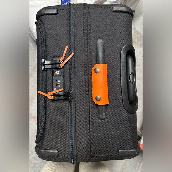 Tumi Worldwide Trip Expandable 4 Wheel PackingCase - Picture 3 of 5